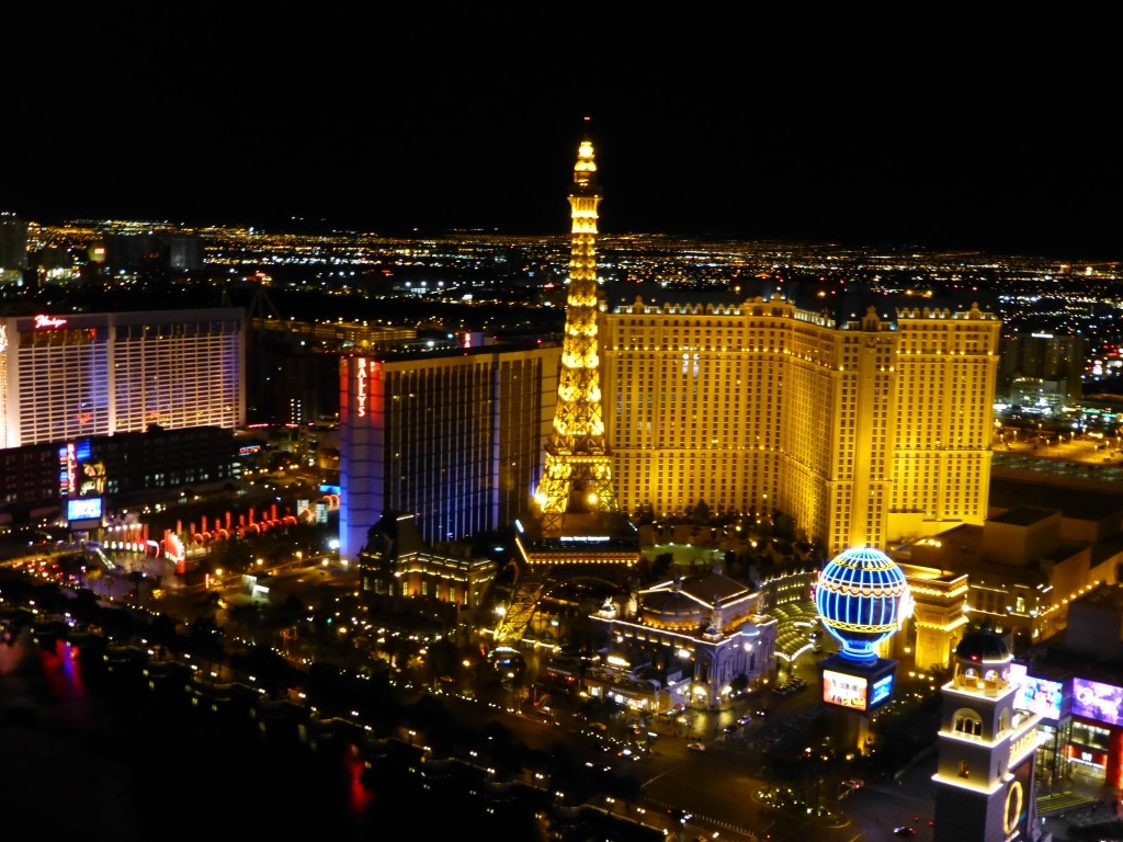 eiffel tower in vegas