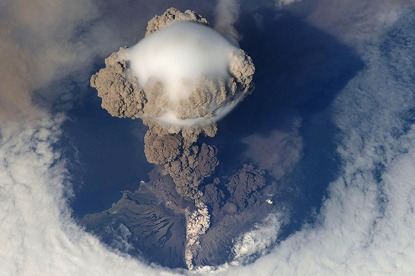 volcanic-eruption-From a high angle