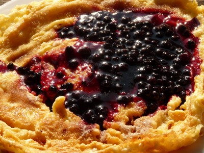 omelette cranberries sauce crepe food recipe
