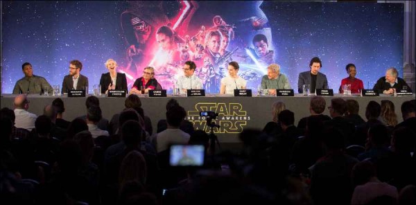gossips behind the scenes of Star Wars press conference 17-Dec-2015 images ZW2C4860