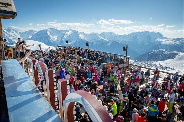 Clubbing on the slopes on Alpe d'Huez