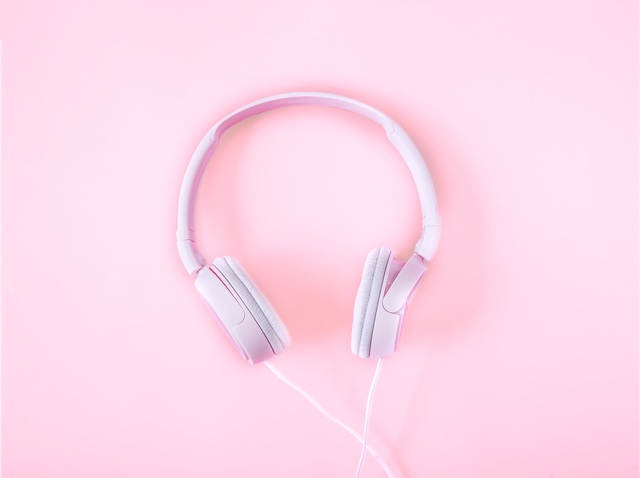 headphones pink