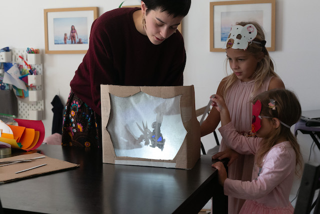 Flexible childcare Creative sitter builds a shadow theatre with children