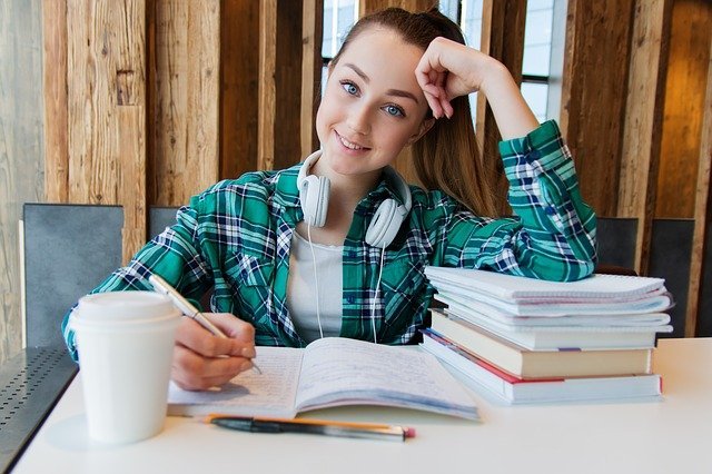 student of online diploma 