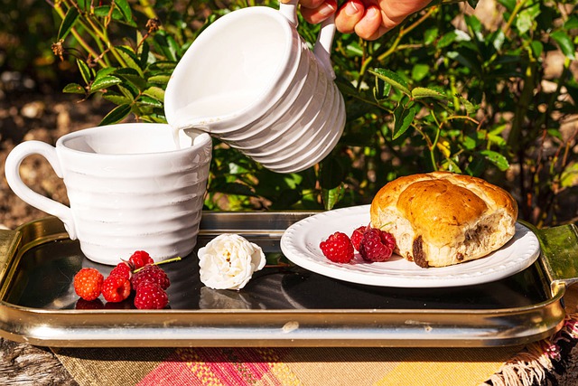 hot cross buns breakfast outside