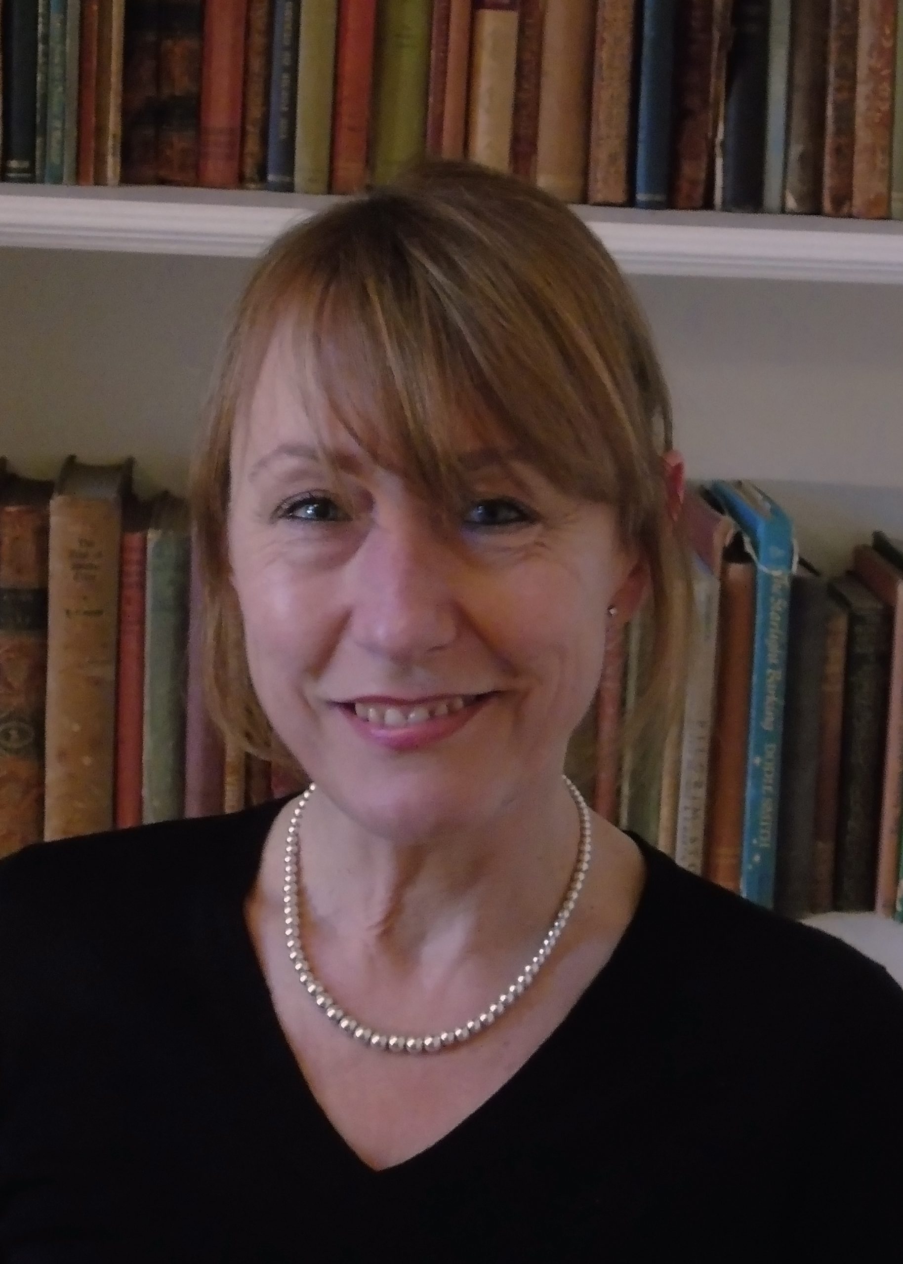 Dr Lucy Cooke 
