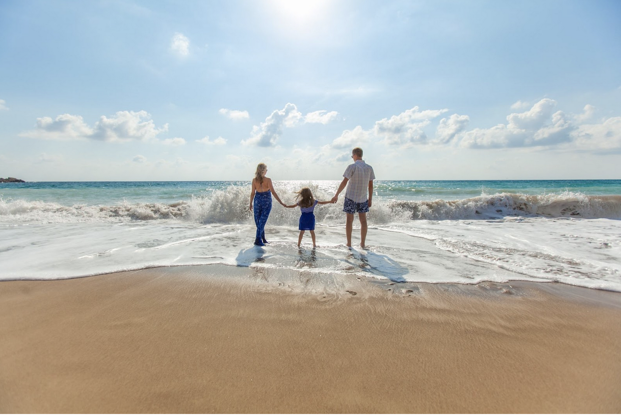family on a beach in italy posing for mums' magazine for a feature on Exploring Italy with kids - A family - friendly guide to Italy’s best destinations 