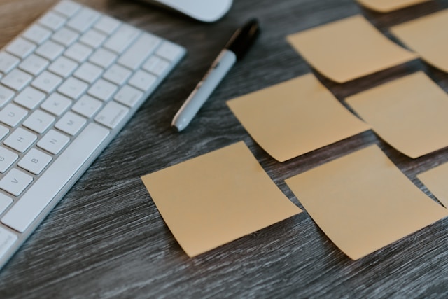 stickers to organise house move and decluttering