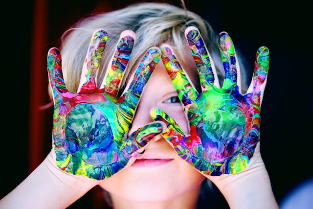 child painting 